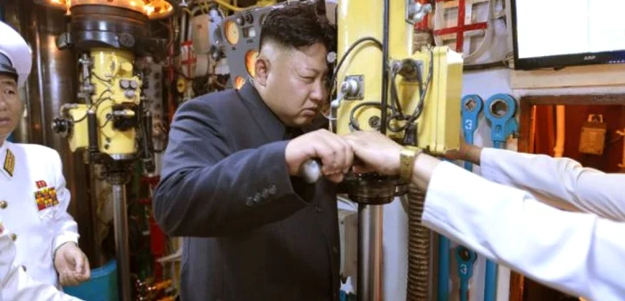 Kim Jong-un a testat unele dintre capacităţile submarinului. FOTO EPA