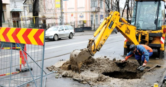 Societăţile ieşene sunt harnice la săpat, dar leneşe la astupat