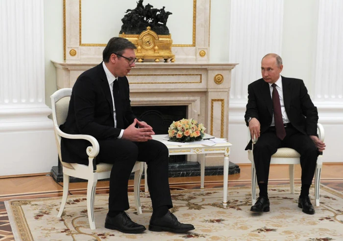 23 iunie 2020: Aleksandr Vucici (stânga) surprins în timpul unei discuţii la Kremlin cu Vladimir Putin FOTO EPA-EFE