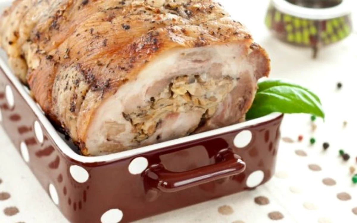 Ruladă de porc cu ciuperci şi caşcaval jpeg