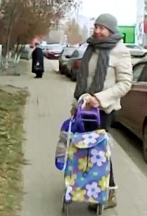 Mama ei îndură gerul ca să vândă o plăcintă