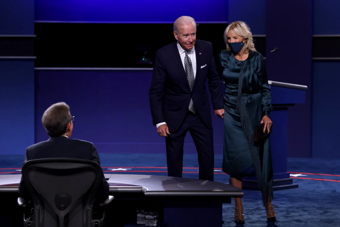 Joe Biden a fost susținut în timpul dezbaterii de către soția sa, Jill 
