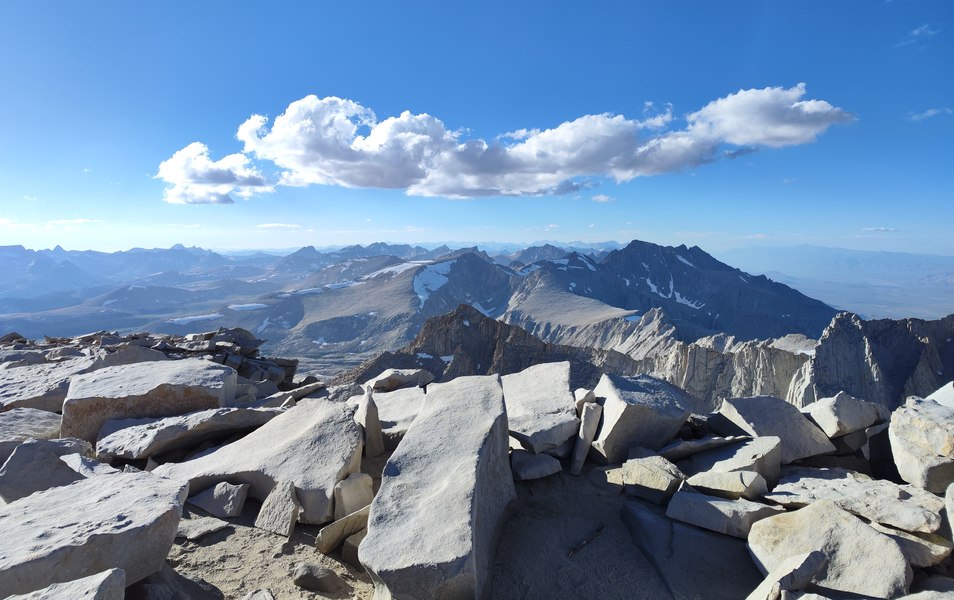 Doi alpiniști români au cucerit Cordiliera Nord Americană: „Piscurile semețe ale Sierrei te lasă fără glas“