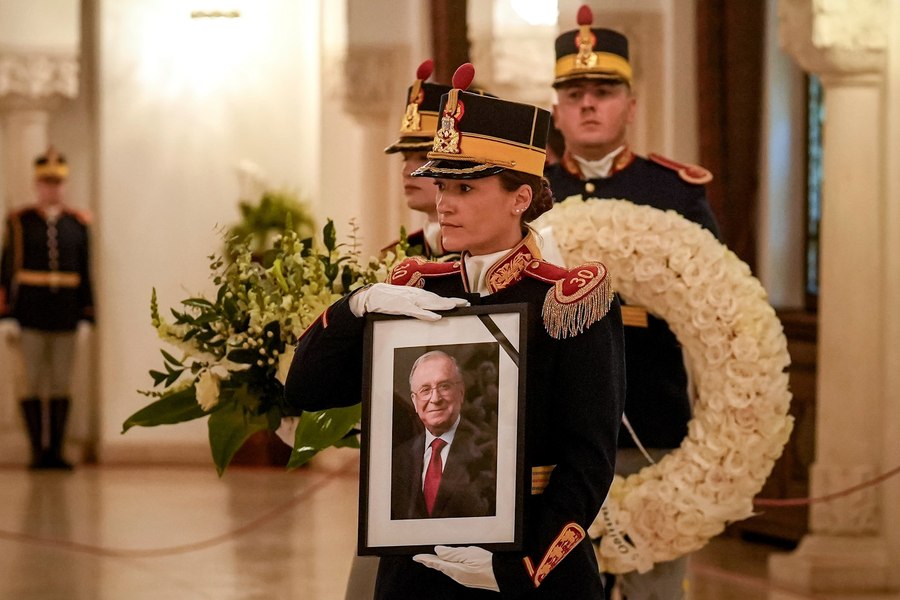 A plecat. România fără Iliescu