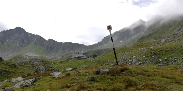 drumetie spre cabana podragu din fagarasi