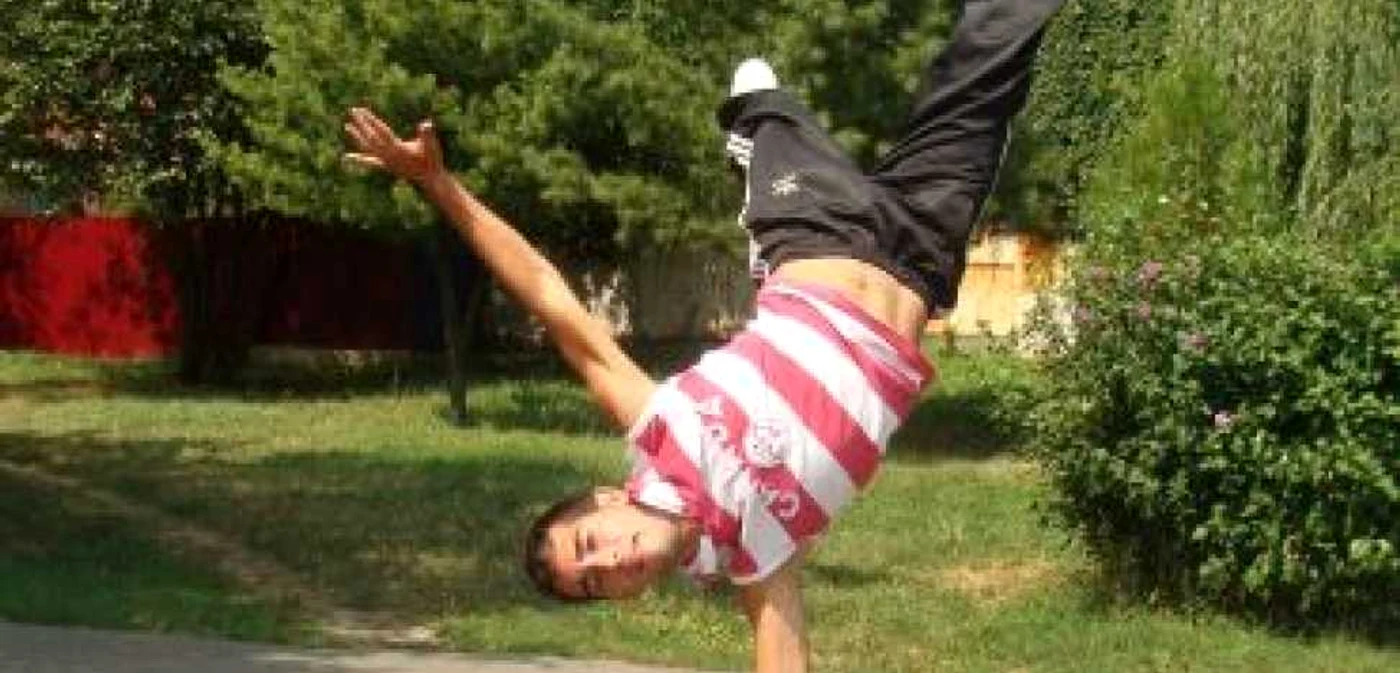 Râmnicu Vâlcea: Călin Bornea, tenismenul pasionat de breakdance