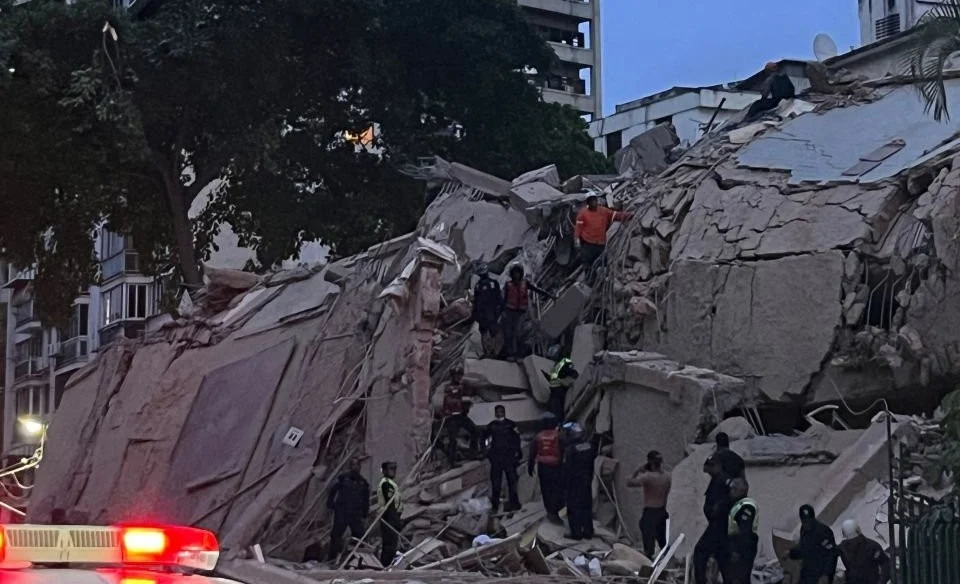 Scene dramatice în Caracas: oamenii sapă cu mâinile goale după supraviețuitori. „Antonio este în viață!”
