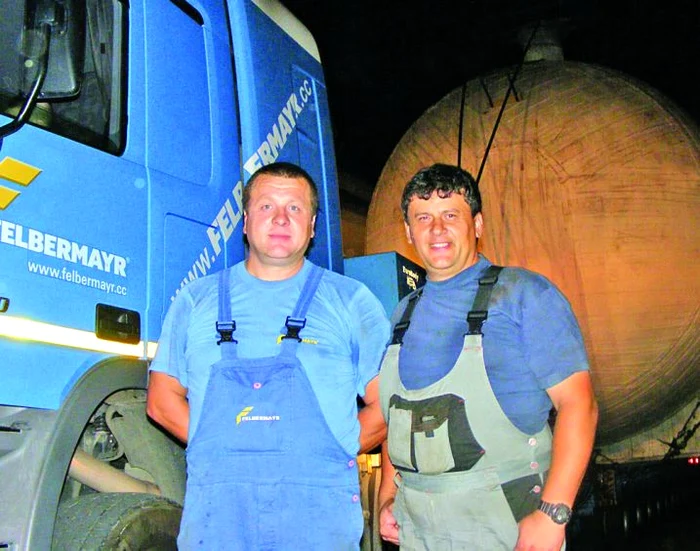 Daniel Săvulescu şi Vlad Şerban ruleză cu 4 km pe oră ca să nu piardă încărcătura