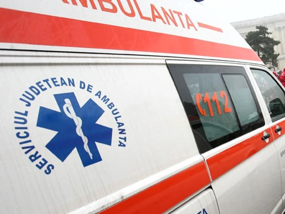 
    Ambulanta se deplasa la un pacient din localitatea Tigveni  