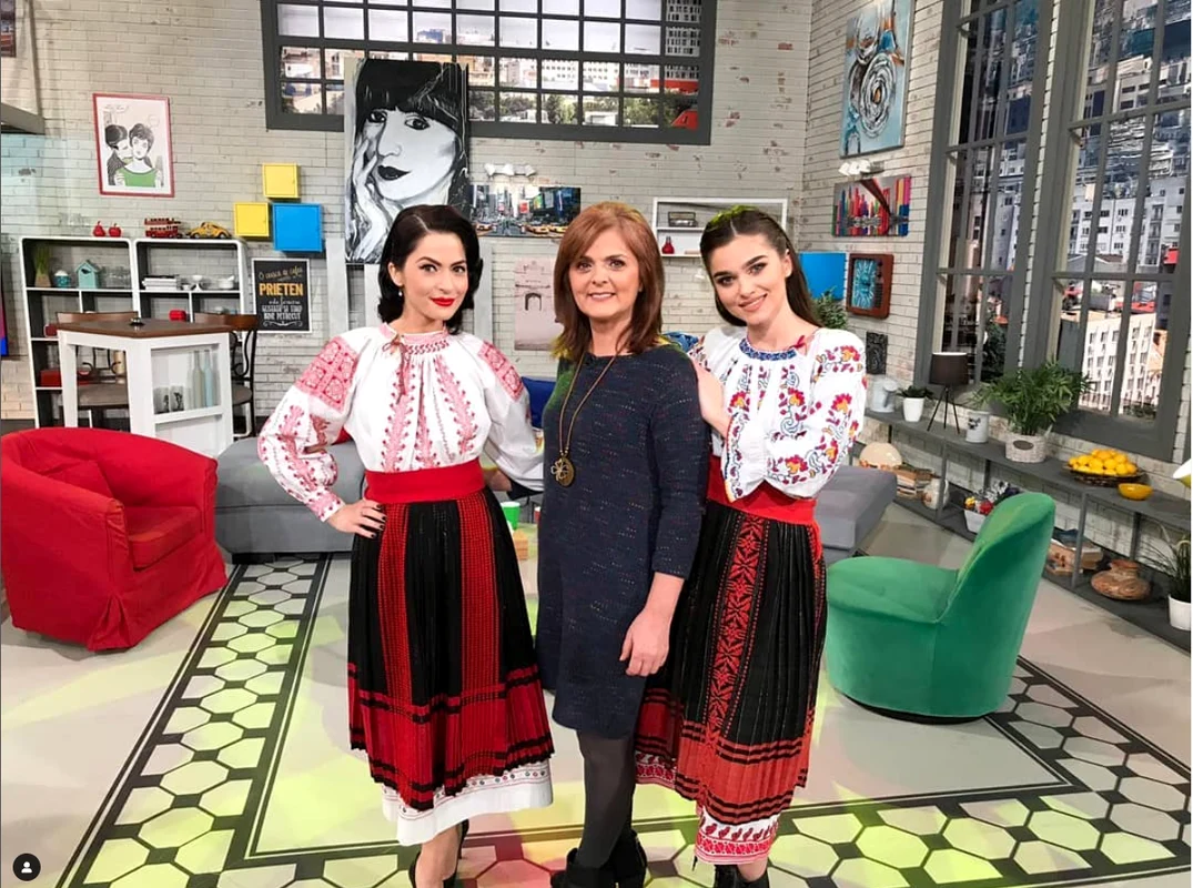 Nina Diaconu, alături de Theo Rose și Raluca Diaconu