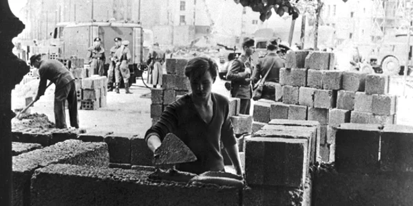 zidul berlinului 13 august 1961 FOTO AP