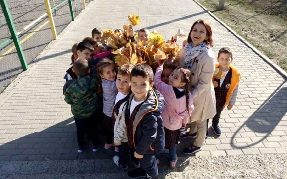 Anca Tăutu, singurul dascăl Merito din Sălaj, predă la clasa I FOTO Arhivă personală