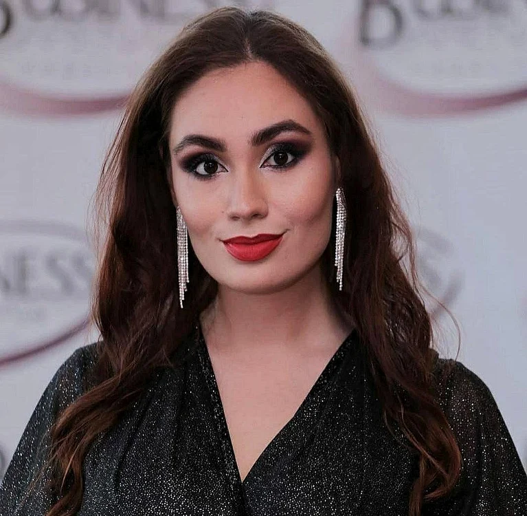 Aida pascu jpeg