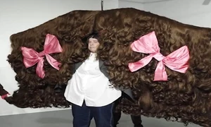 cea mai mare peruca din lume jpg