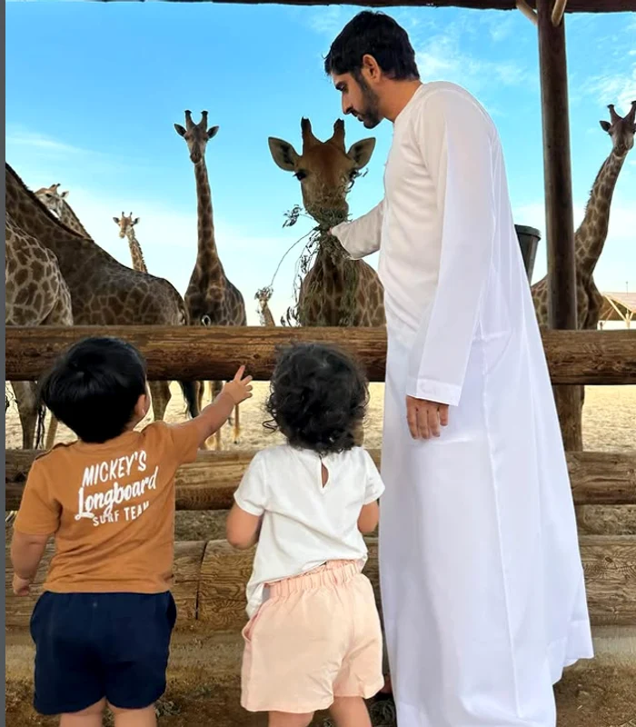Prințul Hamdan al Dubaiului și doi dintre copiii lui 