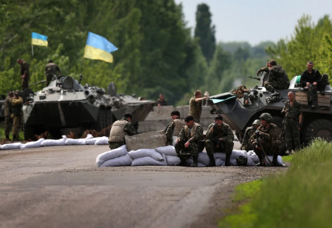 Trupe ucrainiene la linia de demarcaţie din Donbas