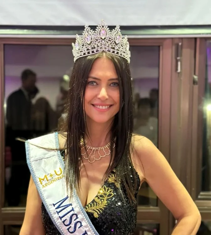 Alejandra Rodriguez a devenit Miss Univers Buenos Aires la 60 de ani