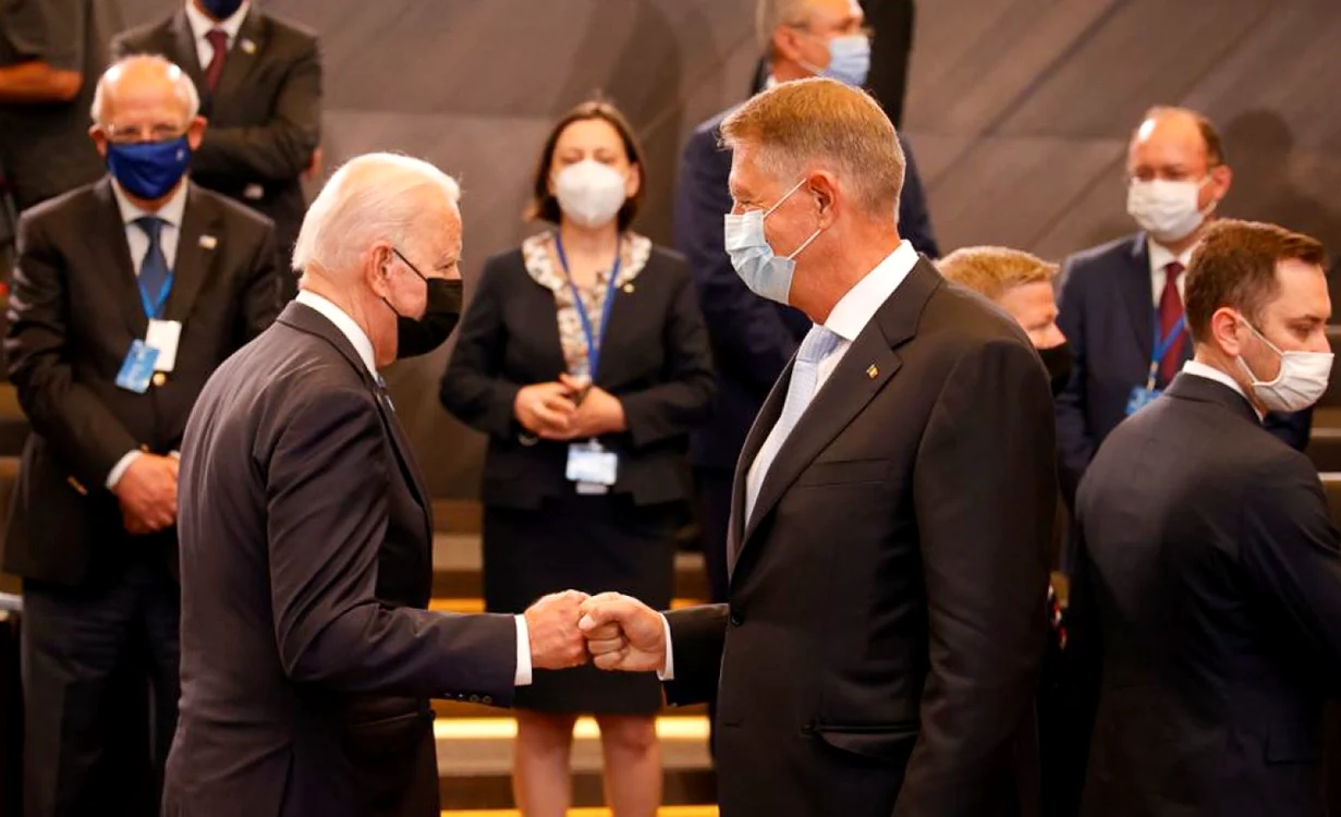 Klaus Iohannis şi Joe Biden la Summitul NATO FOTO Adm Prez