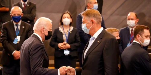 Klaus Iohannis şi Joe Biden la Summitul NATO FOTO Adm Prez