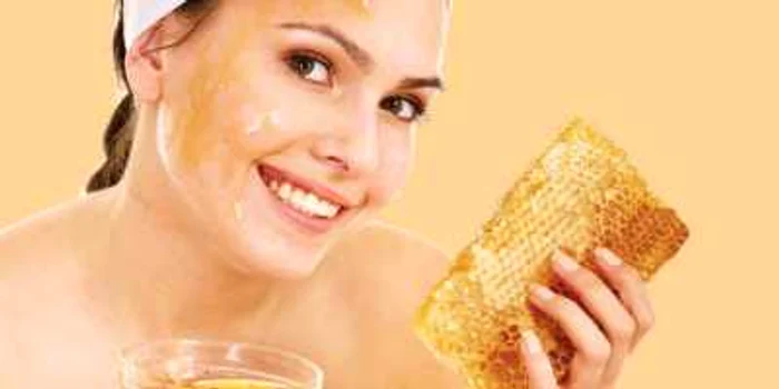 Măştile pentru ten pe bază de produse apicole au efect nutritiv şi întârzie apariţia ridurilor