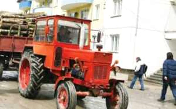 Proprietarii tractoarelor vechi sunt așteptați să le predea în cadrul programului Rabla