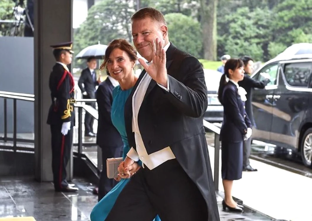 
    Președintele Klaus Iohannis a postat pe Instagram o fotografie făcută la sosirea la ceremonia de întronare a Împăratului JaponieiFOTO: INSTAGRAM  