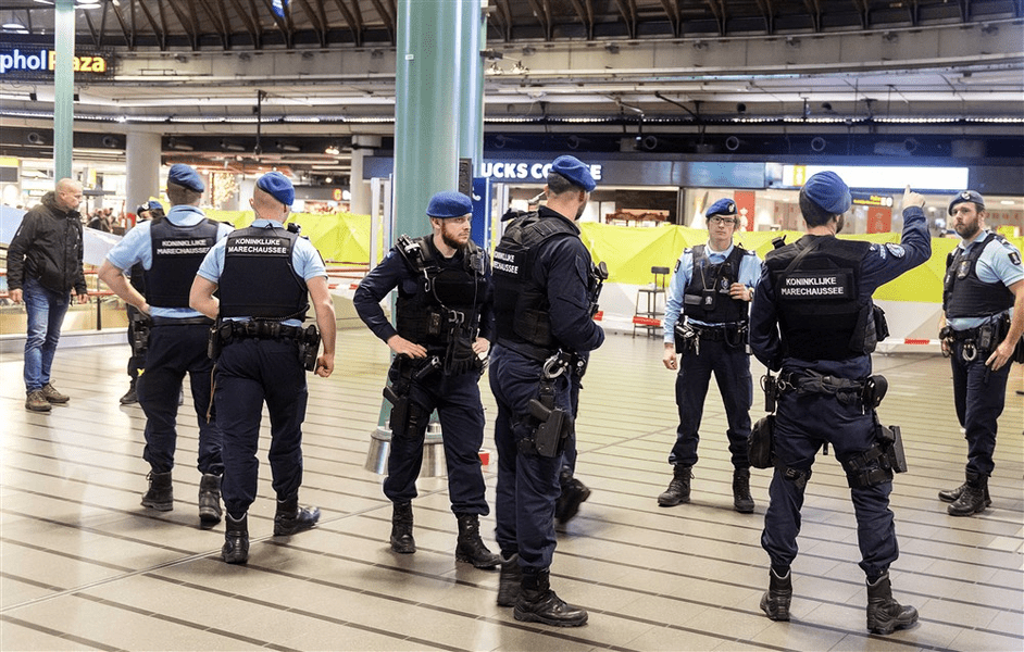 Corpul unui pasager clandestin descoperit pe aeroportul din Amsterdam