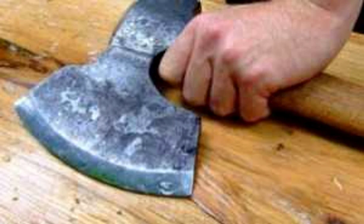 Bărbaţii şi-au tăiat degetele din greşeală