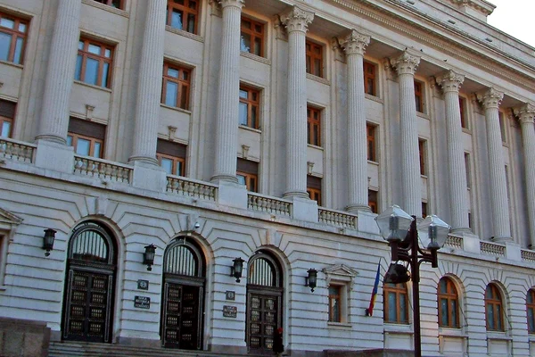 Pe ce criterii întocmește BNR lista băncilor de importanță sistemică?