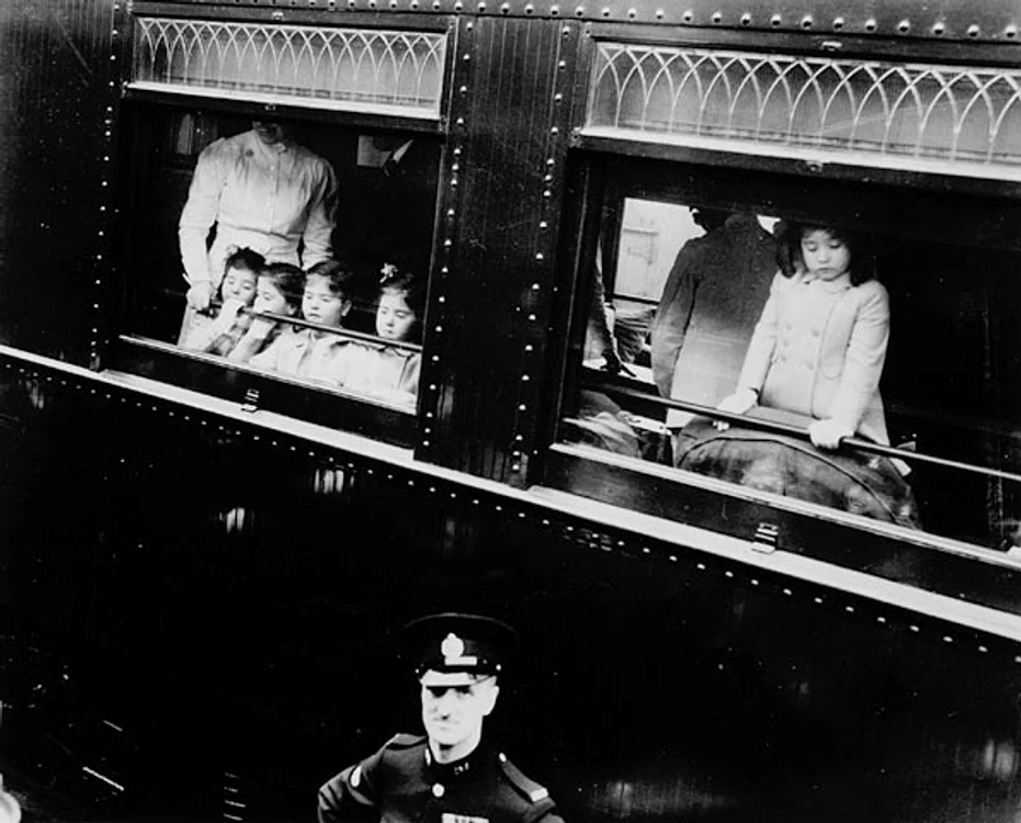the dionne quintuplets arrive in toronto for presentation to her majesty queen elizabeth jpg jpeg
