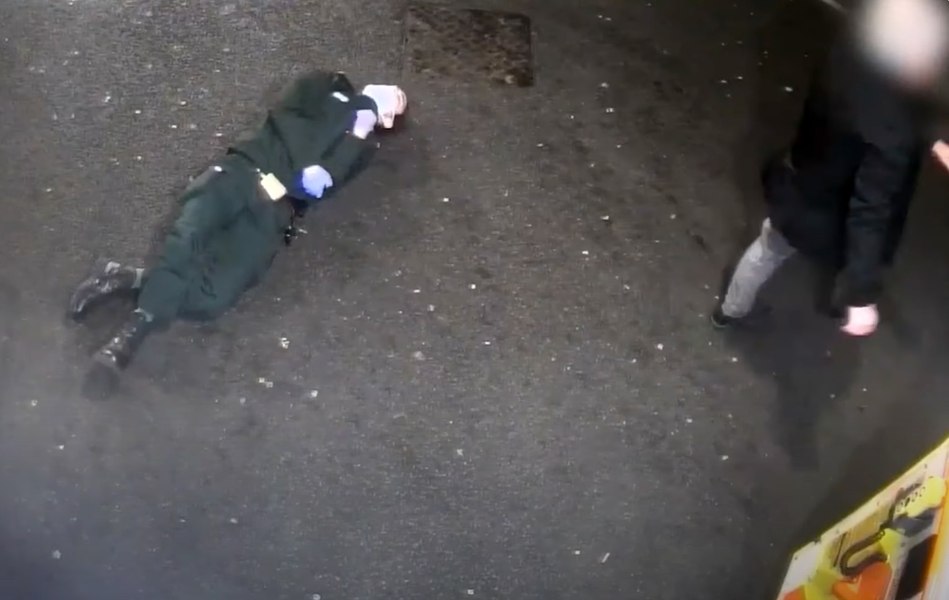 Momentul șocant în care un român agresează un paramedic din Londra. A fost arestat în cel mai scurt timp VIDEO
