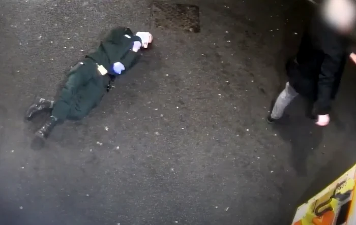 Paramedicul a fost aruncat pur și simplu din ambulanță