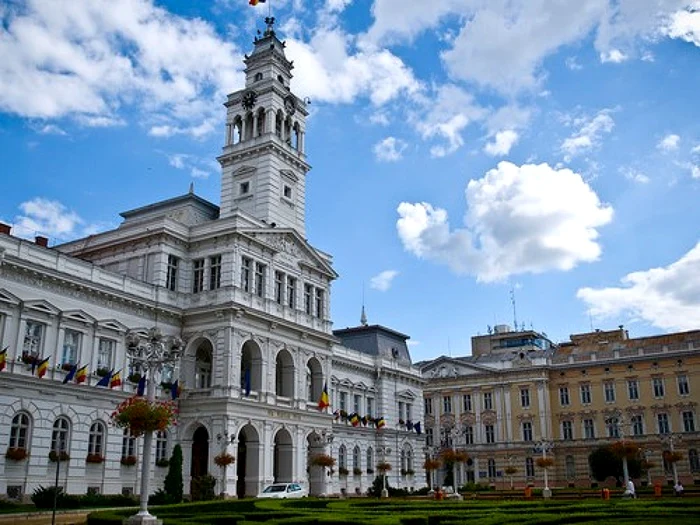 Primăria îşi va deschide porţile