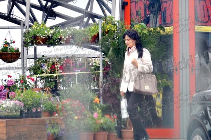 Pe chipul Luminiţei Becali se pot citi supărarea şi îngrijorarea (Fotografii: Alex Muscaliu)