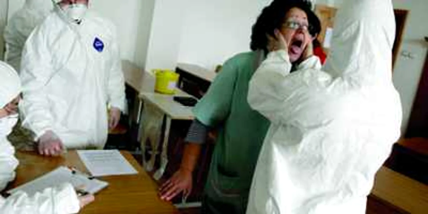 Suspecţii de gripă porcină sunt atent monitorizaţi de medici