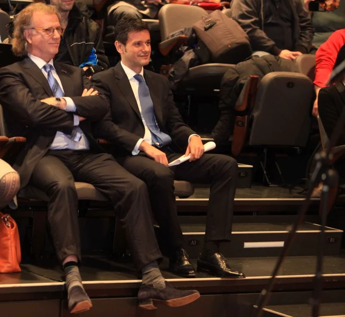 Artistul a primit distincţia de la noul primar interimar Răzvan Sava