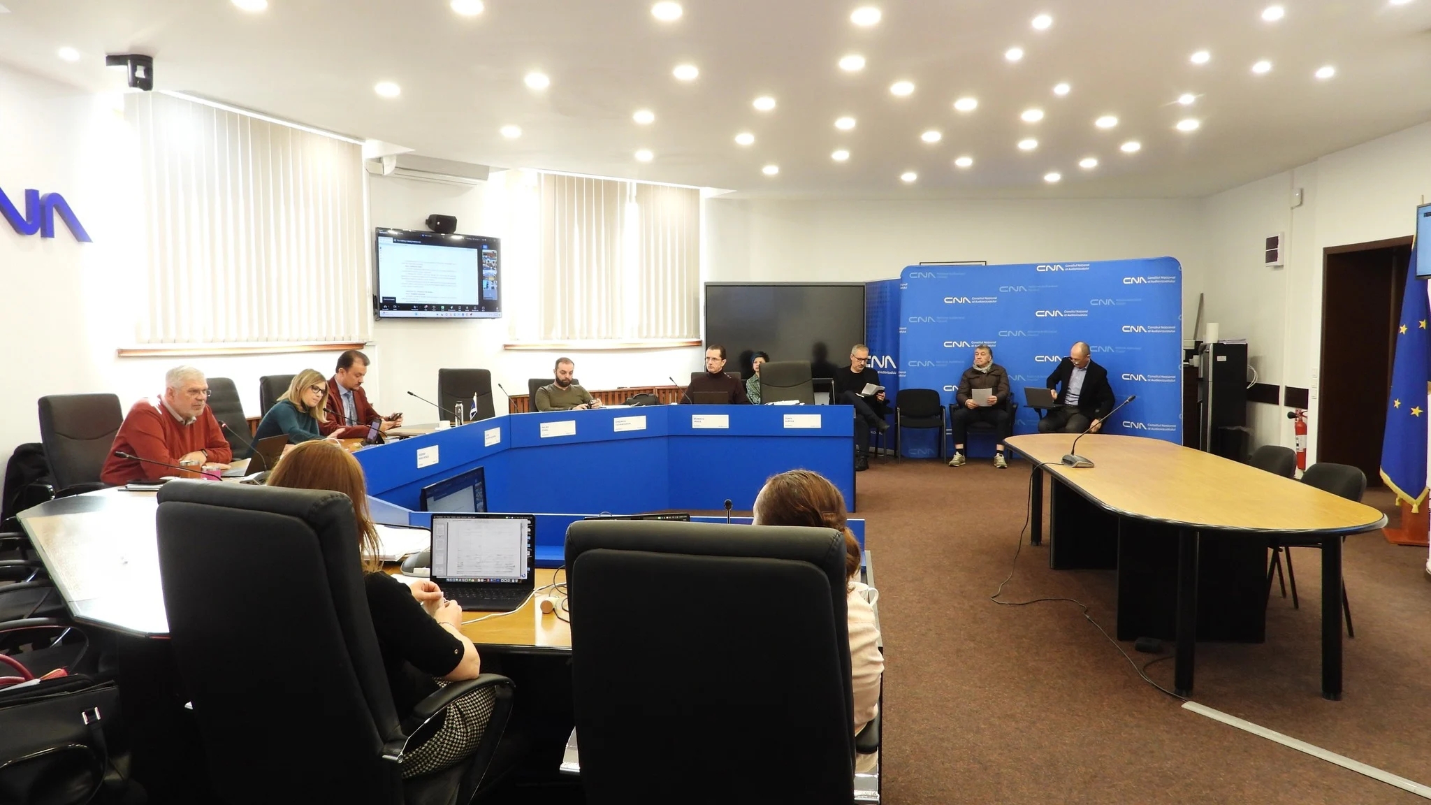 Realitatea Plus, amendată de CNA după ce a ignorat sancțiunile pe rețelele sociale. Cum au fost taxate titlurile România TV