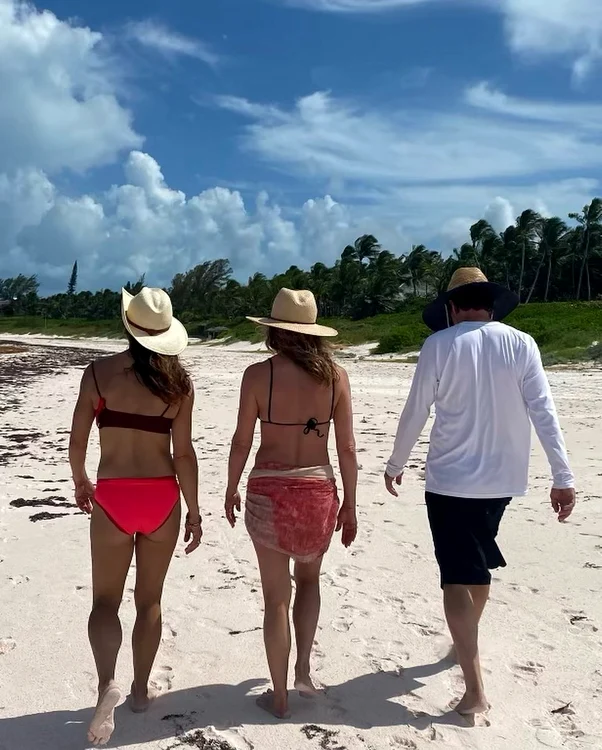 Jennifer Aniston vacanță în Bahamas (3) jpg