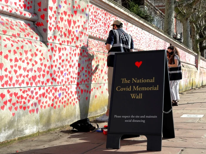 FOTO: Shutterstock / National Covid Memorial Wall, Londra