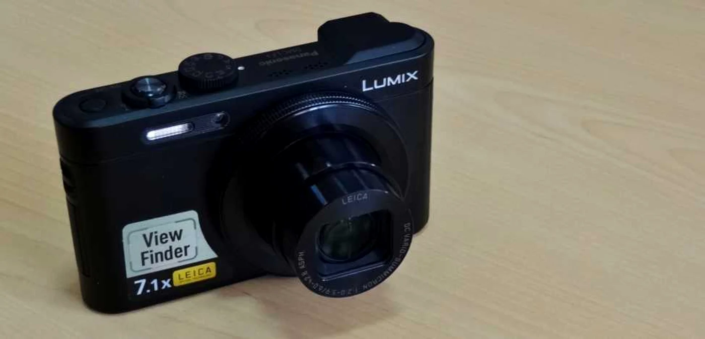 Lumix LF1 cu obiectiv Leica. FOTO Răzvan Băltăreţu/Adevărul