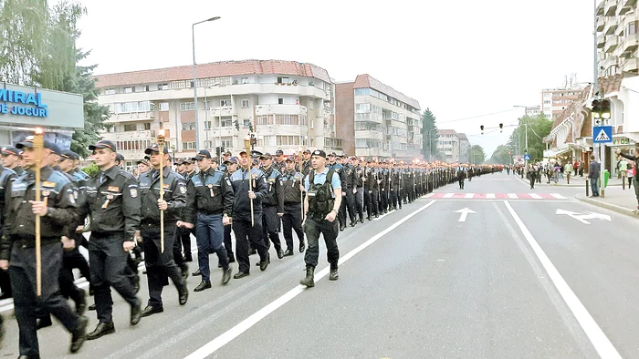 
    Viitorii poliţişti fac  doar 10 luni de şcoală  