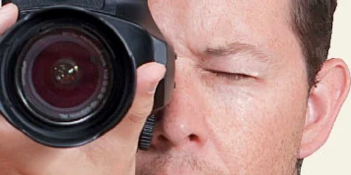 Românii sunt avizi după fotografii deocheate