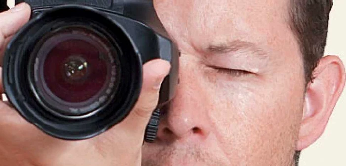 Românii sunt avizi după fotografii deocheate