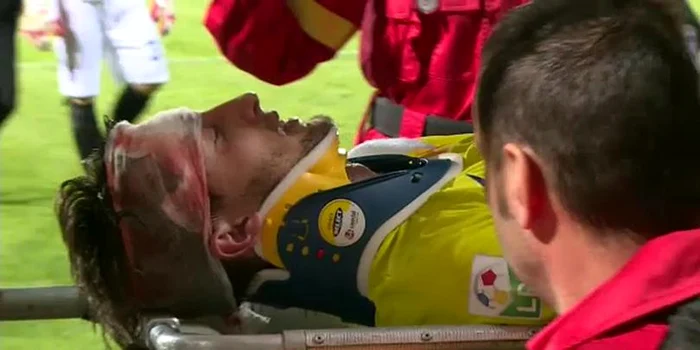 
    Lui Cornel Râpă i-a fost imobilizat gâtulFoto: captură video Dolce Sport  