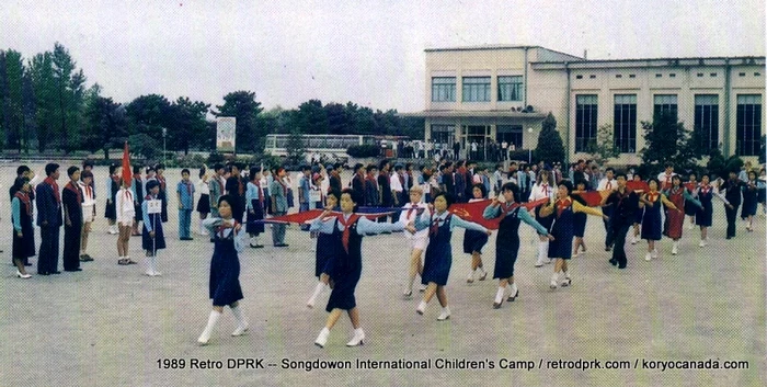 Tabăra Internaţională de Vară de la Songdowon era una dintre cele mai populare destinaţii printre tinerii ţărilor comuniste. FOTO: Retronaut.com