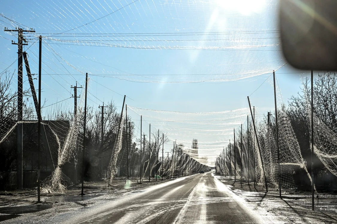  Plase anti-dronă deasupra unor drumuri cheie din regiunea Donețk, Ucraina FOTO Profimedia 