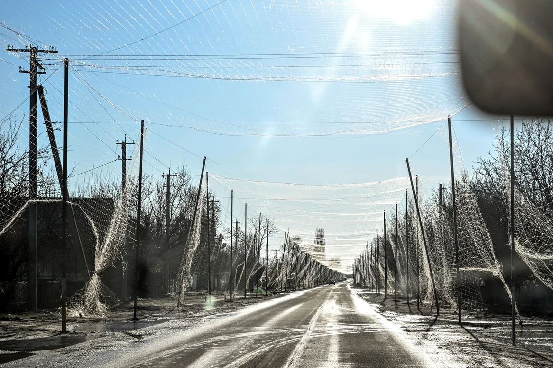  Plase anti-dronă deasupra unor drumuri cheie din regiunea Donețk, Ucraina FOTO Profimedia 