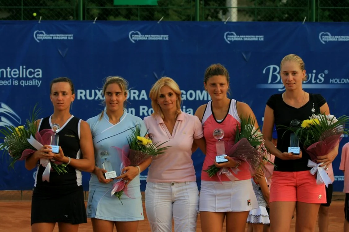 
    Alături de Irina Begu, Elena Bogdan a câştigat la dublu turneul "Ruxandra Dragomir Open"  * Foto: Marian Burlacu  