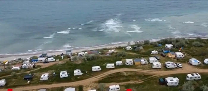 Turiștii optează pentru mersul cu rulote la mare / foto: captură observatornews.ro
