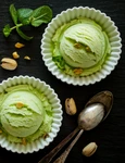 Inghetata cu fistic si menta  Sursa foto shutterstock 397587961 jpg